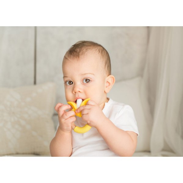 Gryzak z drewna bukowego i silikonu pierścień Giligums - kukurydza