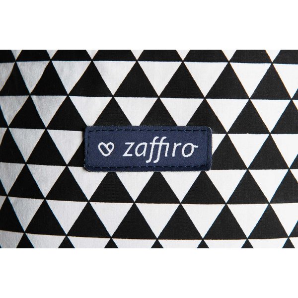 Nosidełko ergonomiczne Care od 6kg Zaffiro - black and white