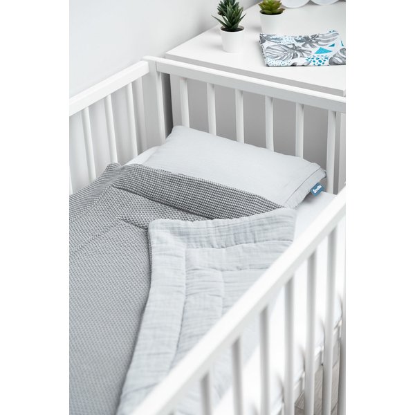 Komplet do łóżeczka dziergany z muśliną Sensillo - szary