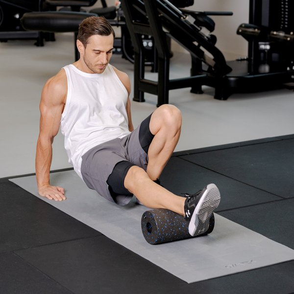 Wałek, roller do masażu EPP Gymtek - czarno-niebieski