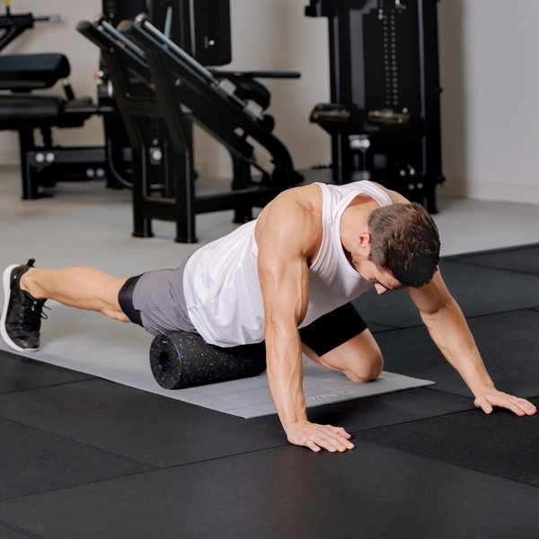 Wałek, roller do masażu EPP Gymtek - czarno-niebieski