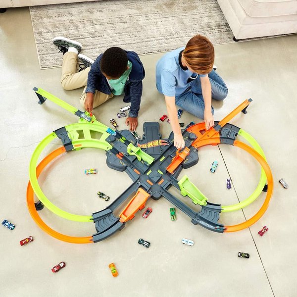 Wielki zestaw Kolosalna kraksa Hot Wheels