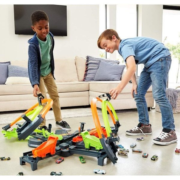Wielki zestaw Kolosalna kraksa Hot Wheels