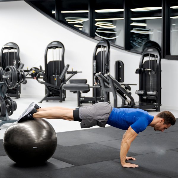 Piłka gimnastyczna 65cm + pompka Gymtek - czarna