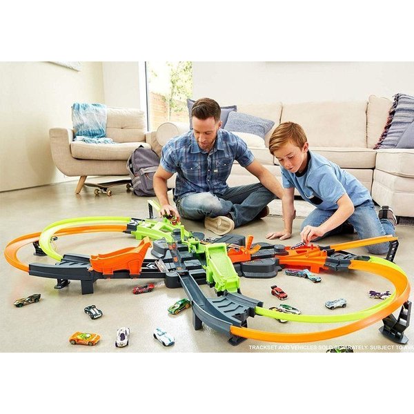 Wielki zestaw Kolosalna kraksa Hot Wheels