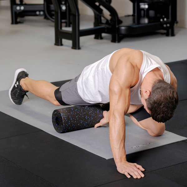 Wałek, roller do masażu EPP Gymtek - czarno-niebieski