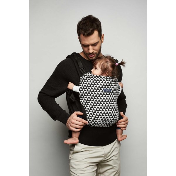 Nosidełko ergonomiczne Care od 6kg Zaffiro - black and white