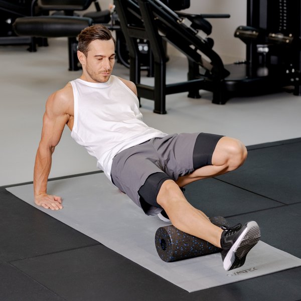 Wałek, roller do masażu EPP Gymtek - czarno-niebieski