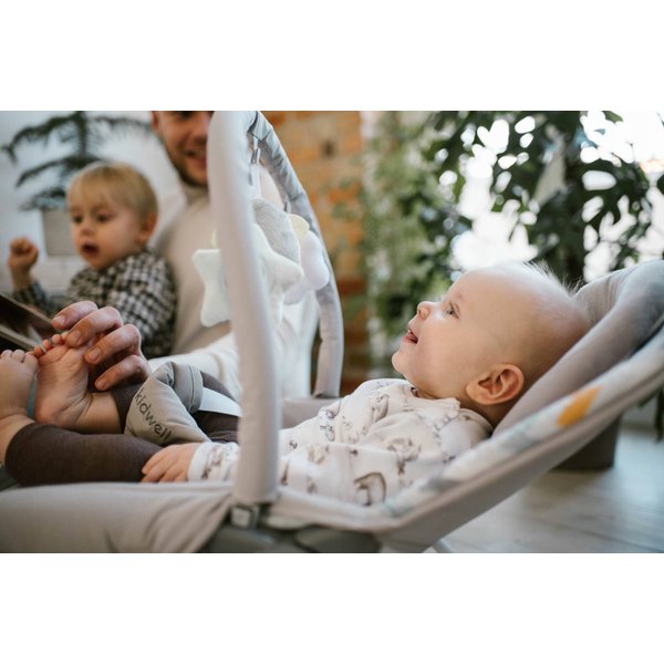 Leżaczek bujaczek z modułem sensorycznym 0-18kg Tumi Kidwell - króliczki