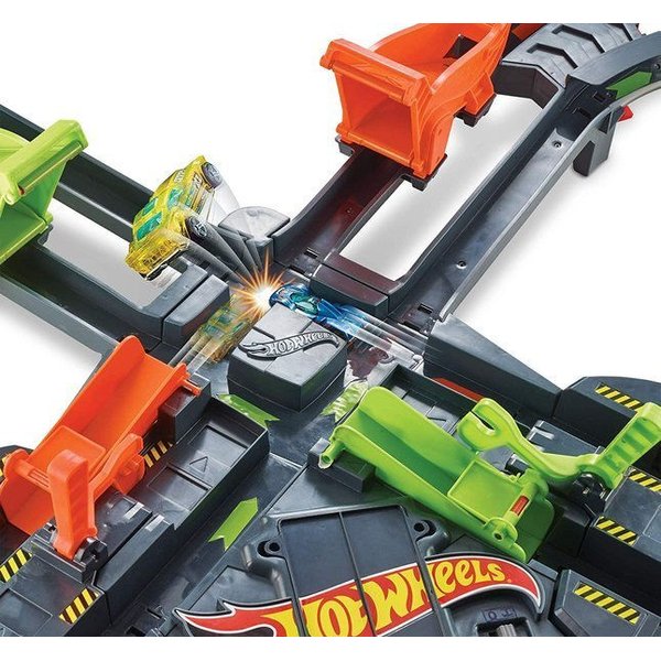 Wielki zestaw Kolosalna kraksa Hot Wheels
