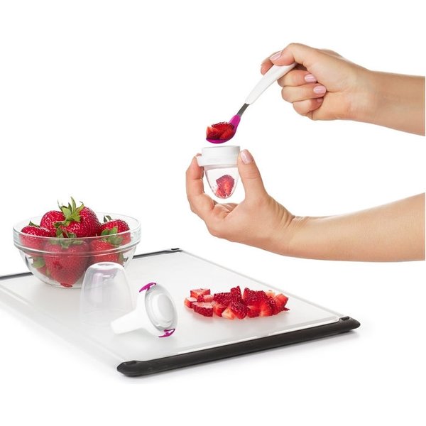 Gryzak do podawania pokarmów stałych Oxo - różowy